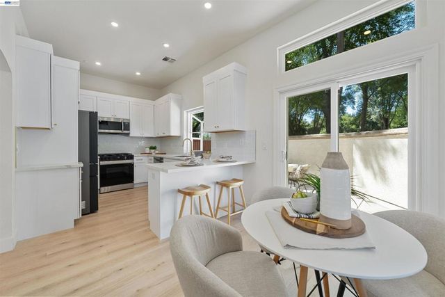 5740 Belleza Dr, Pleasanton, CA 94588