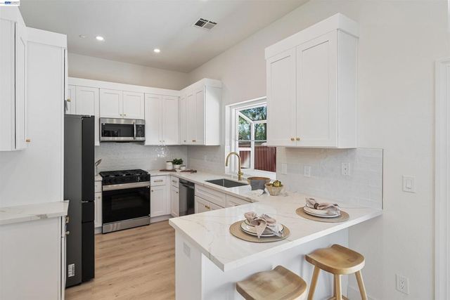 5740 Belleza Dr, Pleasanton, CA 94588