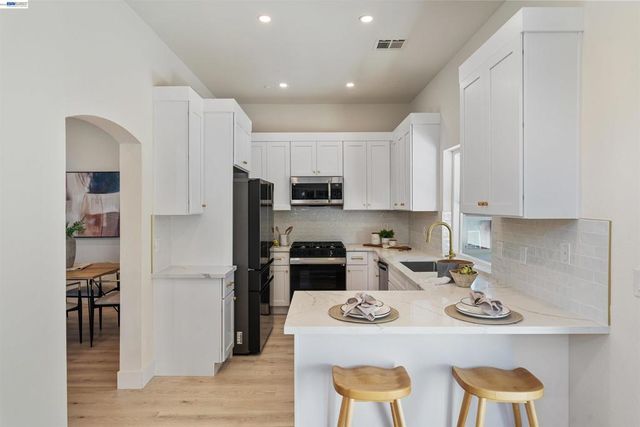 5740 Belleza Dr, Pleasanton, CA 94588