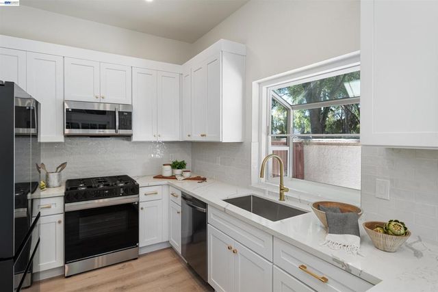 5740 Belleza Dr, Pleasanton, CA 94588