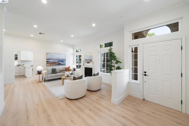 5740 Belleza Dr, Pleasanton, CA 94588