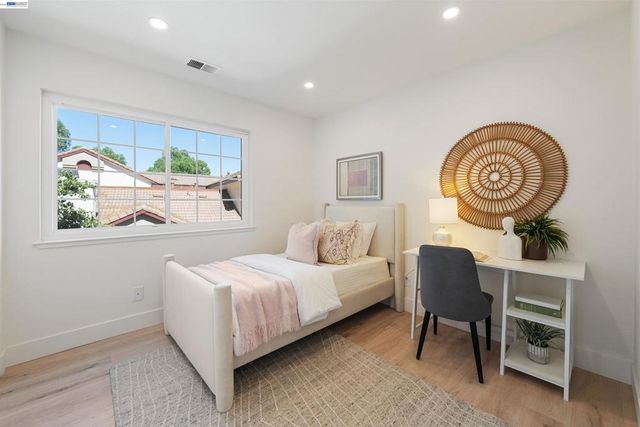 5740 Belleza Dr, Pleasanton, CA 94588