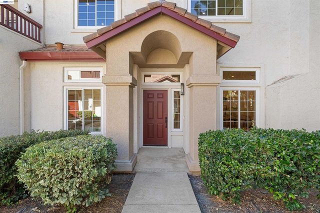 5740 Belleza Dr, Pleasanton, CA 94588