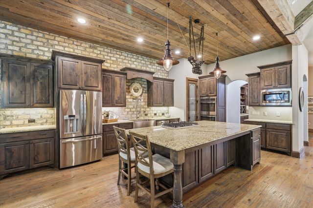 6630 Blackjack Oaks Road, Aubrey, TX 76227