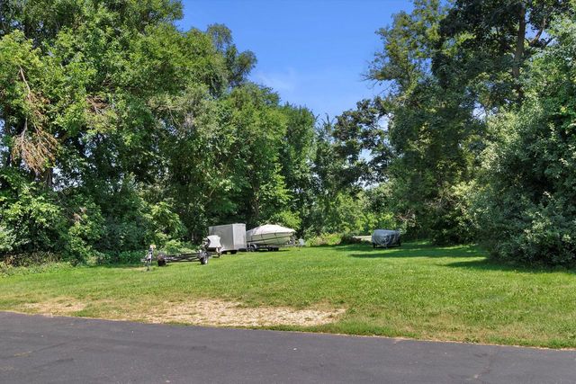 W3216 S Lakeshore DRIVE #14, Lake Geneva, WI 53147