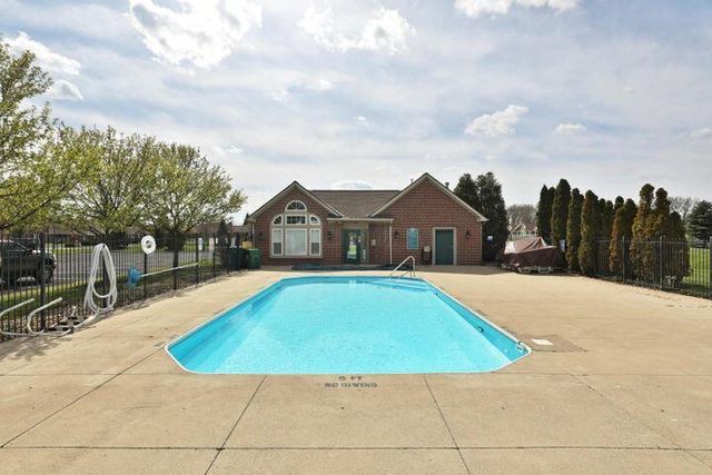 8081 Cranes Crossing Drive, Lewis Center, OH 43035