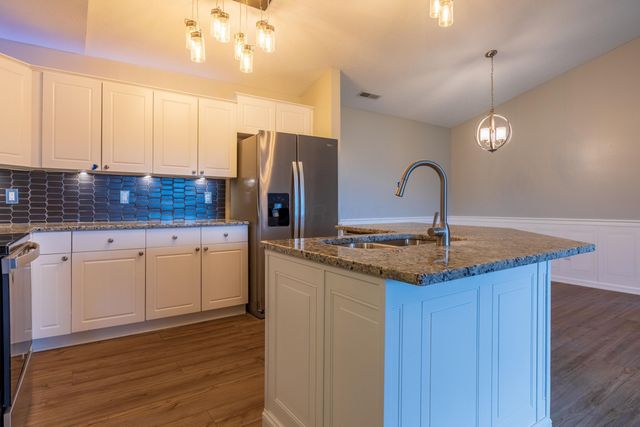 8081 Cranes Crossing Drive, Lewis Center, OH 43035