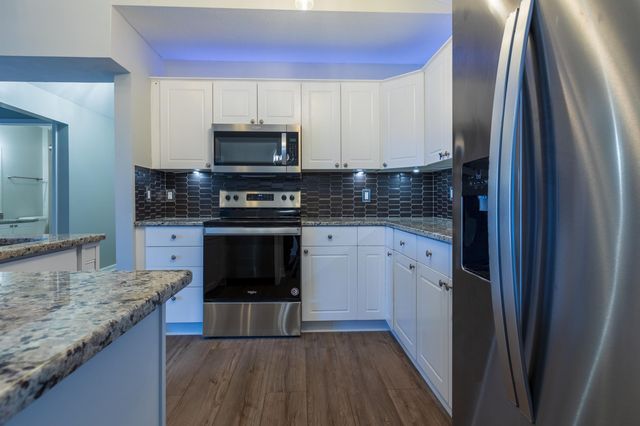 8081 Cranes Crossing Drive, Lewis Center, OH 43035