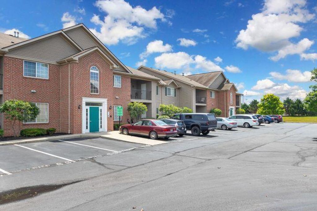 8081 Cranes Crossing Drive, Lewis Center, OH 43035