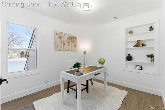 21625 Trombly Street, Saint Clair Shores, MI 48080