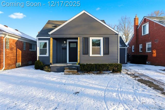 21625 Trombly Street, Saint Clair Shores, MI 48080
