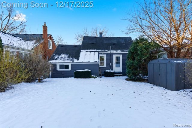 21625 Trombly Street, Saint Clair Shores, MI 48080