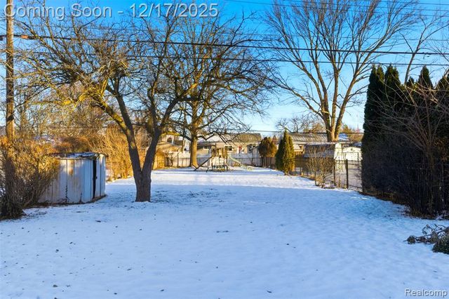 21625 Trombly Street, Saint Clair Shores, MI 48080