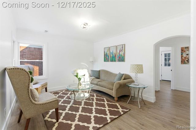 21625 Trombly Street, Saint Clair Shores, MI 48080