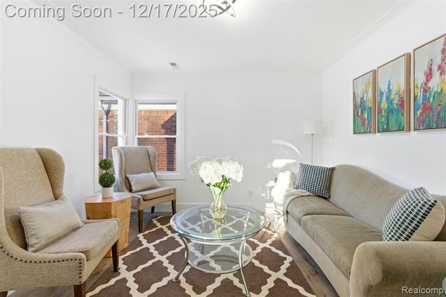 21625 Trombly Street, Saint Clair Shores, MI 48080