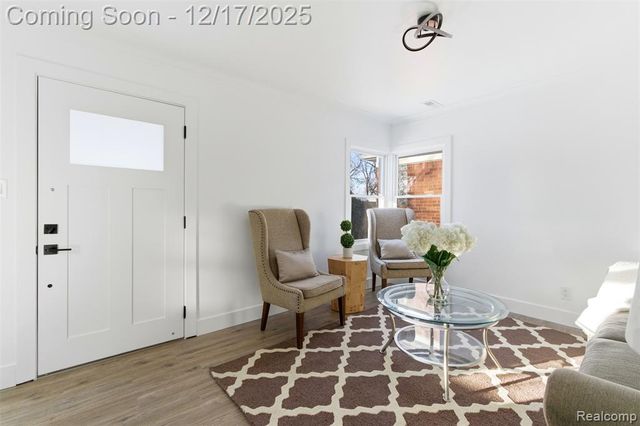 21625 Trombly Street, Saint Clair Shores, MI 48080