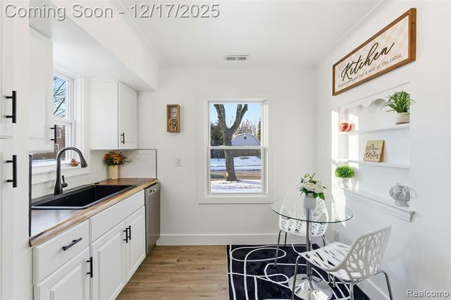 21625 Trombly Street, Saint Clair Shores, MI 48080