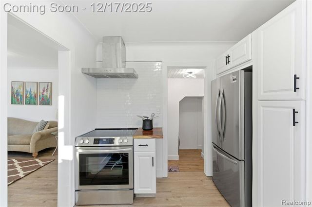 21625 Trombly Street, Saint Clair Shores, MI 48080