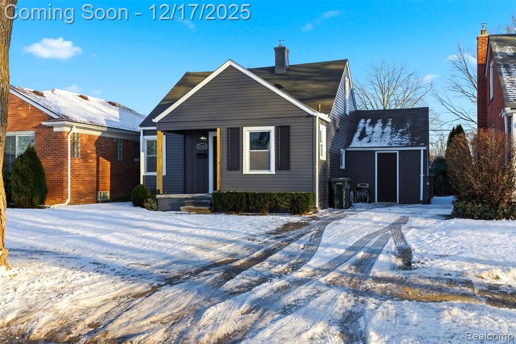 21625 Trombly Street, Saint Clair Shores, MI 48080