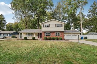 27504 Cottonwood Trail, North Olmsted, OH 44070