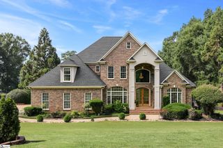 227 Woodlake Drive, Spartanburg, SC 29301
