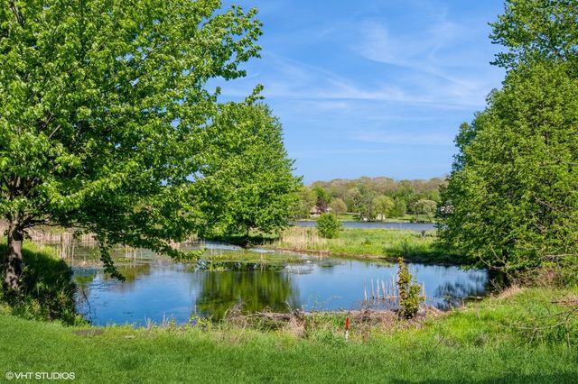 69 Melrose Court, South Elgin, IL 60177