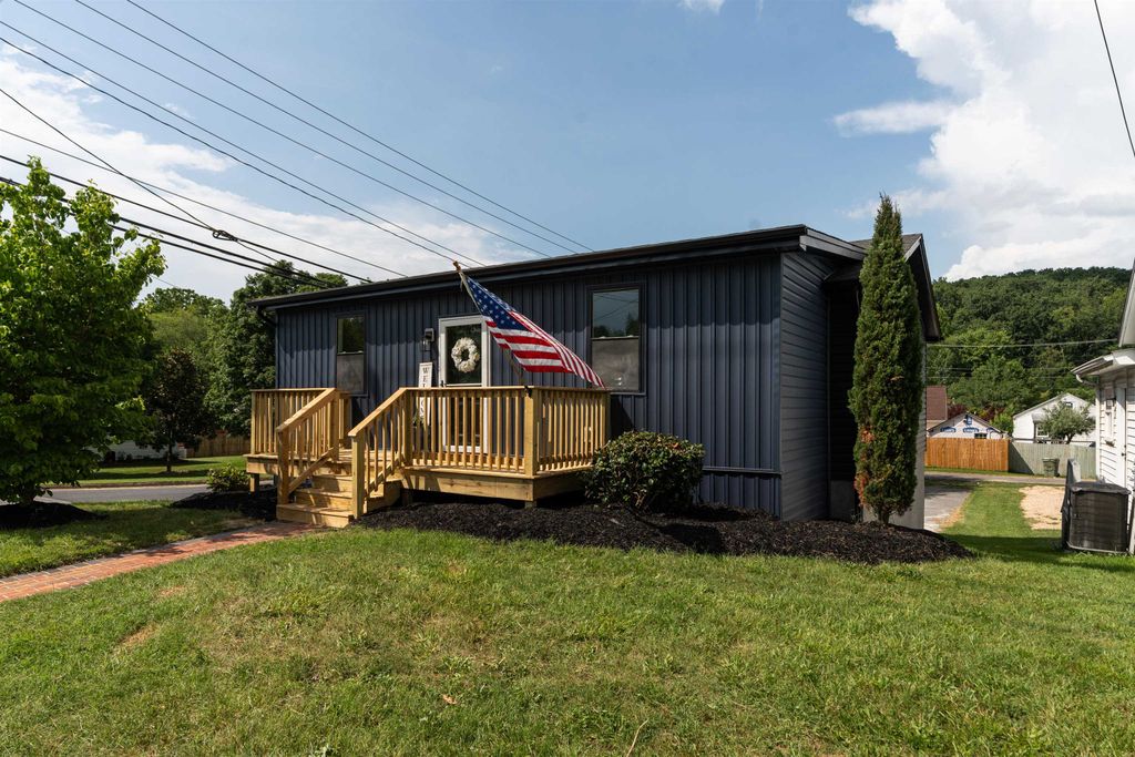1401 B ST, Waynesboro, VA 22980