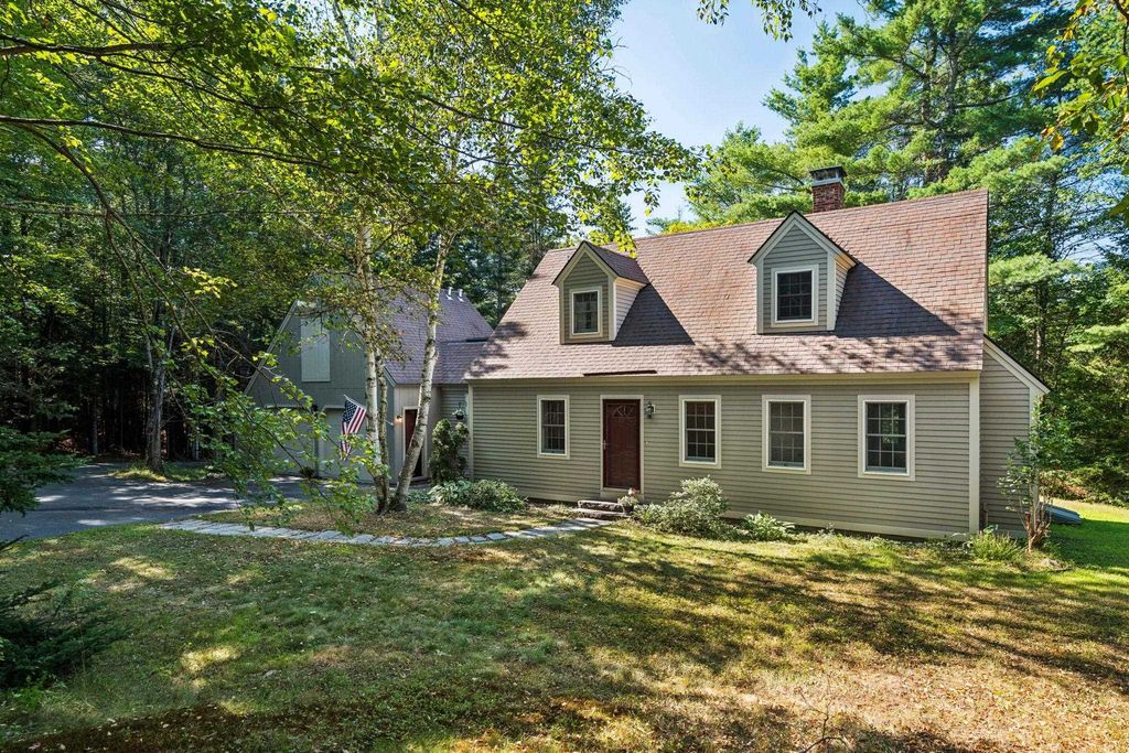 748 County Road, New London, NH 03257