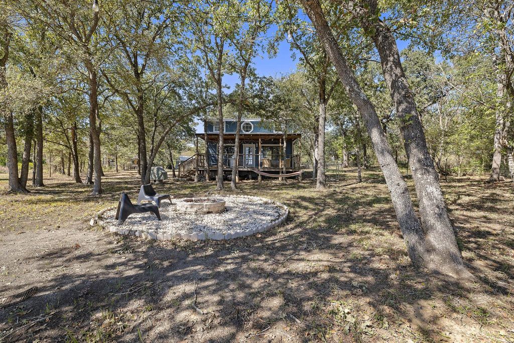 131 Moccasin Bend DR, Smithville, TX 78957