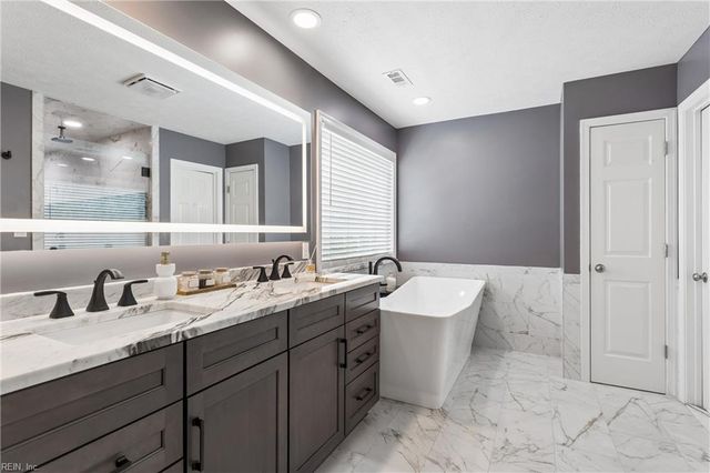 962 Heathland Drive, Newport News, VA 23602