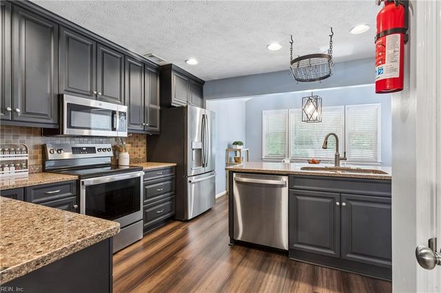 962 Heathland Drive, Newport News, VA 23602
