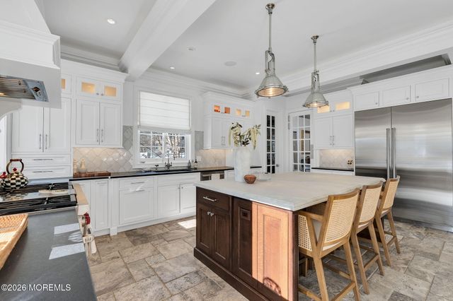 6 Windy Hill Lane, Atlantic Highlands, NJ 07716