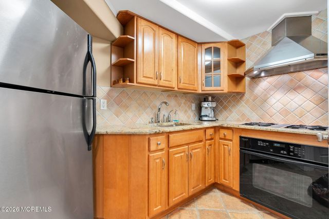 6 Windy Hill Lane, Atlantic Highlands, NJ 07716