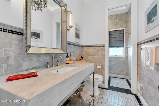 6 Windy Hill Lane, Atlantic Highlands, NJ 07716