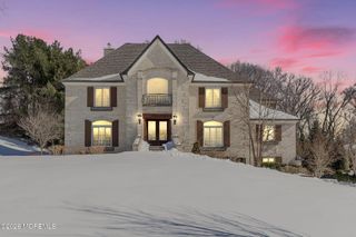 6 Windy Hill Lane, Atlantic Highlands, NJ 07716