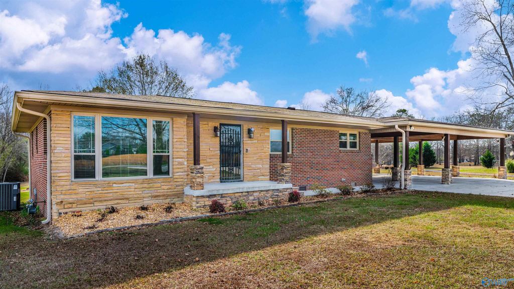 498 Rainbow Avenue NW, Rainsville, AL 35986