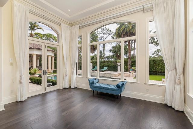 135 W Bears Club Drive, Jupiter, FL 33477