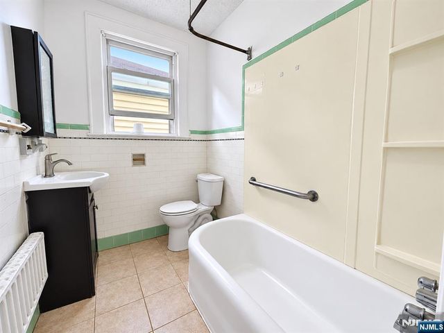 212 John Street, Harrison, NJ 07029