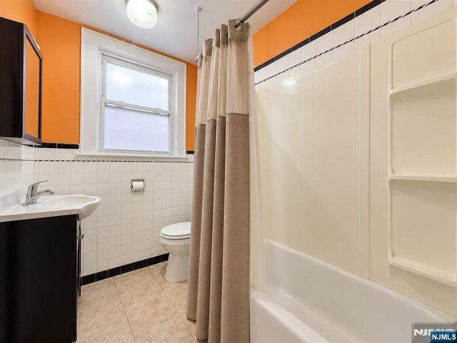 212 John Street, Harrison, NJ 07029