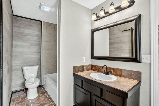 2800 W Washita Street, Springfield, MO 65807