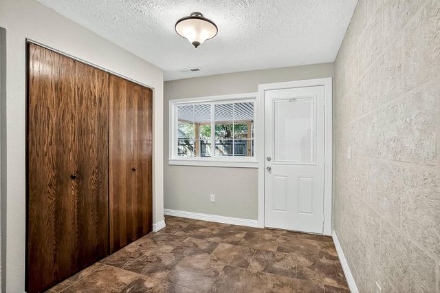 2800 W Washita Street, Springfield, MO 65807