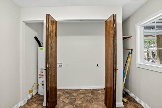 2800 W Washita Street, Springfield, MO 65807