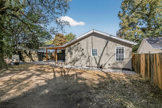 2800 W Washita Street, Springfield, MO 65807