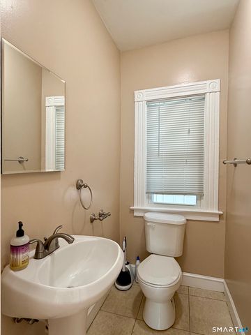 11 Hine Street, West Haven, CT 06516