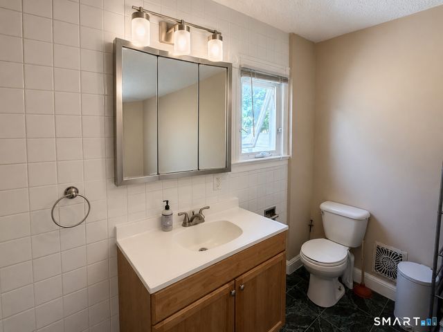 11 Hine Street, West Haven, CT 06516