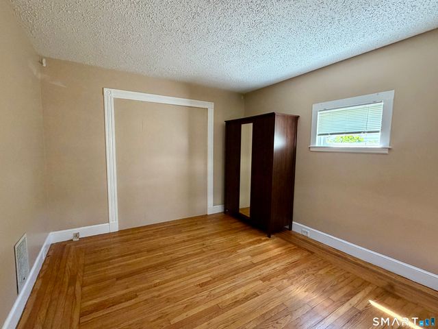 11 Hine Street, West Haven, CT 06516