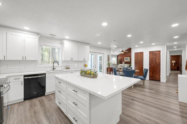 26 Wishbonebush Road, The Woodlands, TX 77380