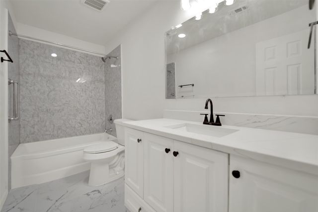 2032 Ash Hill Road, Carrollton, TX 75007