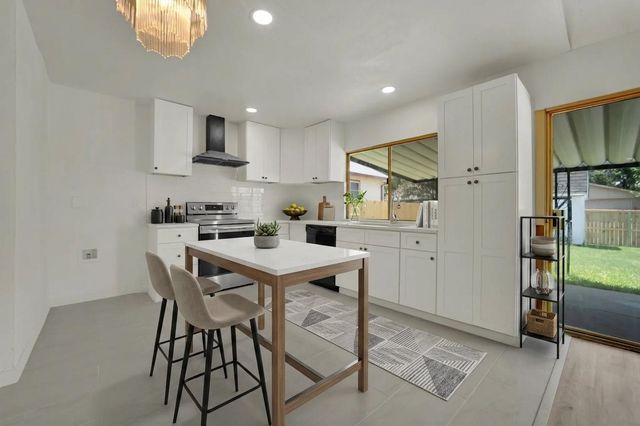 2032 Ash Hill Road, Carrollton, TX 75007