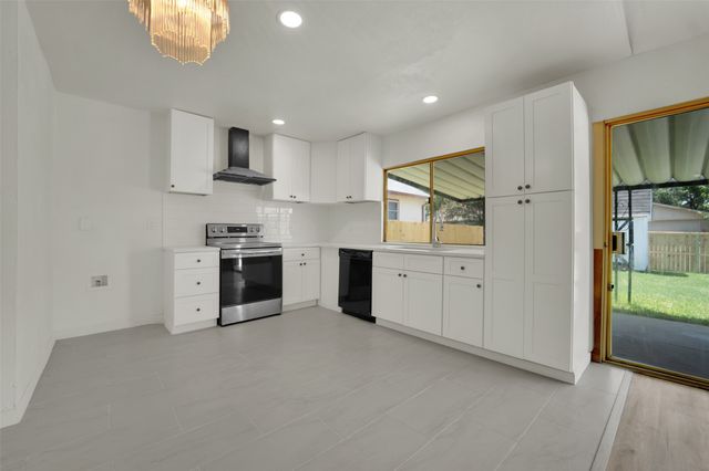 2032 Ash Hill Road, Carrollton, TX 75007